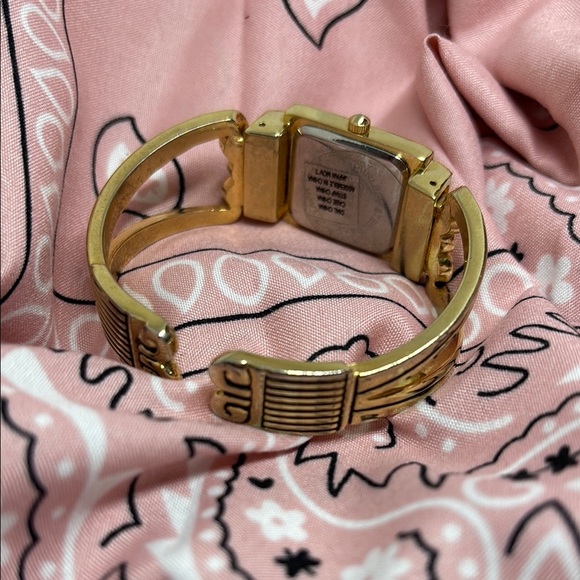 Vintage Gorgeous Gold toned Women's Watch - Picture 2 of 3